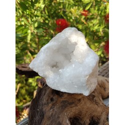 Géode de cristal de roche, origine Maroc. Pièce unique aux reflets scintillants