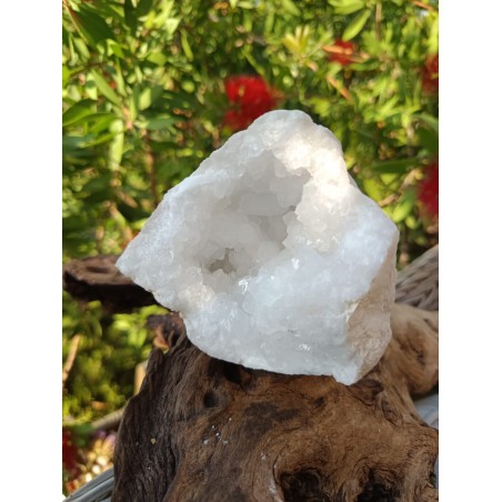 Géode de cristal de roche, origine Maroc. Pièce unique aux reflets scintillants