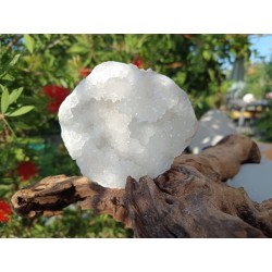 Géode de cristal de roche-436 g aux cristaux scintillants. Pièce unique
