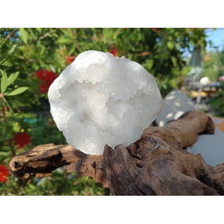 Géode de cristal de roche-436 g aux cristaux scintillants. Pièce unique