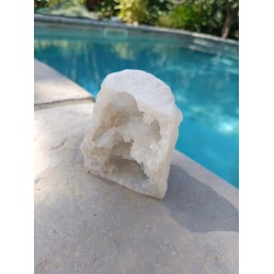 Géode de cristal de roche 332 g du Maroc – Support puissant pour purification, amplification et harmonisation énergétique
