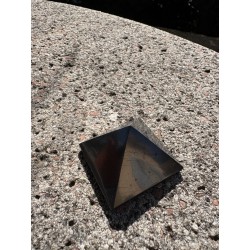 Pyramide Shungite 4x4 cm
