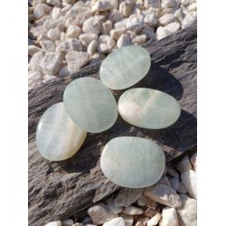 Galet en Calcite Verte...