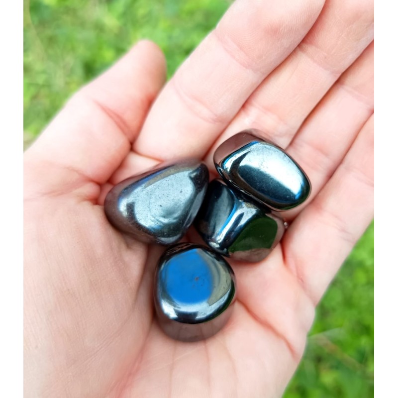 Pierre roulée en Hématite naturelle aux reflets métalliques, pierre d’ancrage et de protection énergétique.